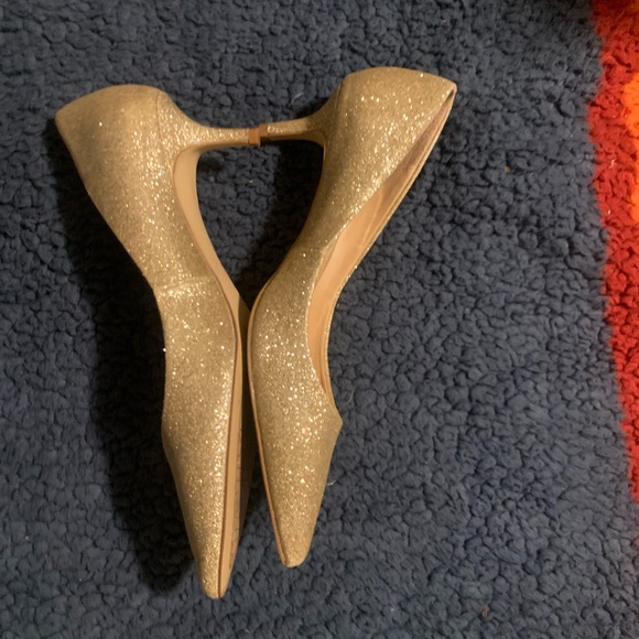 Badgley Mischka Jewel gold kitten heals Sz 9 - Picture 3 of 4